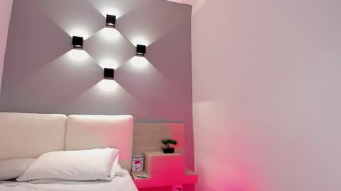 Ella online show from 02/13/25, 08:06