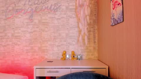 Ella online show from 02/15/25, 05:51