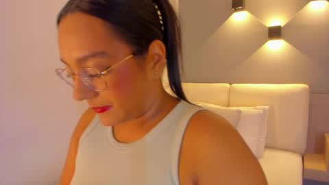 Ella online show from 09/25/25, 10:52