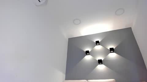 Ella online show from 10/01/25, 10:43