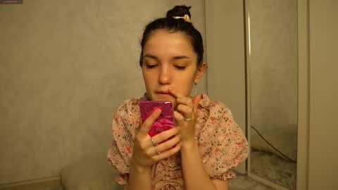 Ella online show from 09/17/25, 09:00