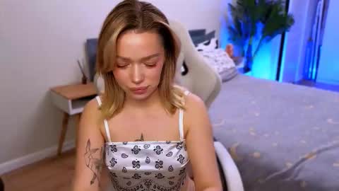 Ella online show from 12/19/25, 05:47