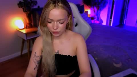 Ella online show from 03/30/26, 05:41