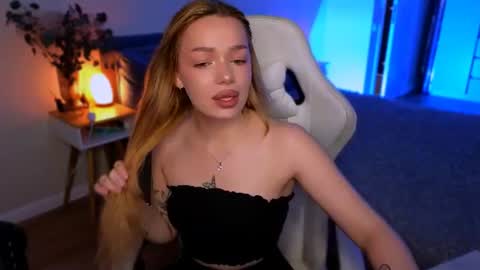 Ella online show from 06/15/26, 06:15