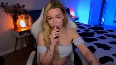 Ella online show from 07/10/26, 06:07