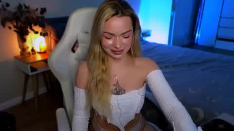 Ella online show from 07/30/26, 06:56
