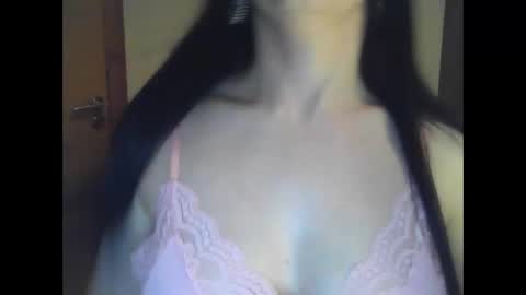 elle010843 online show from 04/16/26, 09:39