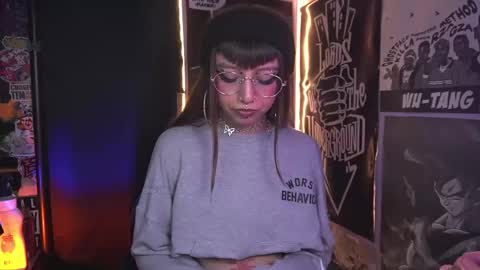 follow me on instagram .    online show from 12/04/25, 09:18