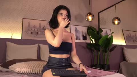 Snapshot of ellediane chatting on 02/09/25, 05:50 Elle Diane online show from 02/09/25, 05:50