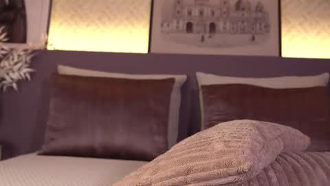 Snapshot of ellediane chatting on 02/18/25, 03:31 Elle Diane online show from 02/18/25, 03:31