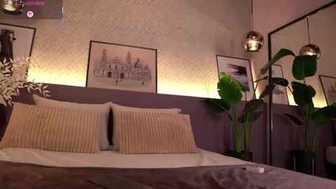 Snapshot of ellediane chatting on 09/10/25, 11:27 Elle Diane online show from 09/10/25, 11:27