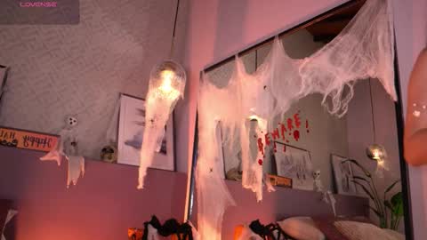 Snapshot of ellediane chatting on 10/27/25, 12:26 Elle Diane online show from 10/27/25, 12:26