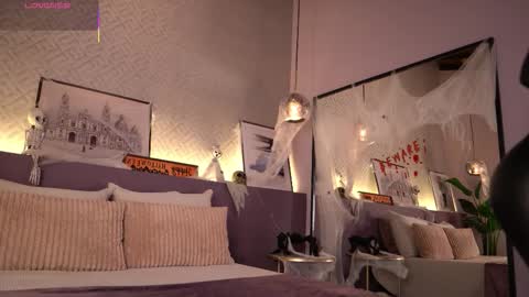 Snapshot of ellediane chatting on 10/31/25, 11:06 Elle Diane online show from 10/31/25, 11:06