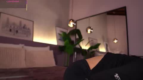 Snapshot of ellediane chatting on 11/13/25, 10:08 Elle Diane online show from 11/13/25, 10:08