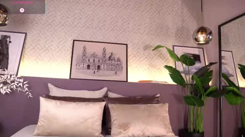 Snapshot of ellediane chatting on 12/15/25, 12:15 Elle Diane online show from 12/15/25, 12:15