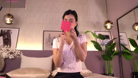 Snapshot of ellediane chatting on 12/18/25, 10:38 Elle Diane online show from 12/18/25, 10:38