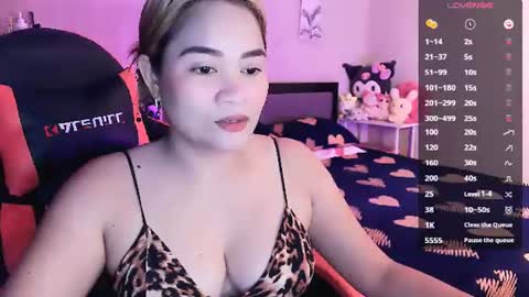 Snapshot of elleelle123 chatting on 07/08/26, 01:10 Ann online show from 07/08/26, 01:10