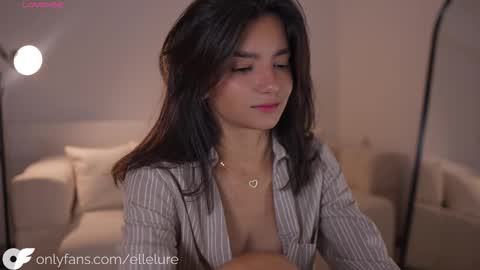 Linda Restrepo online show from 10/22/25, 10:31