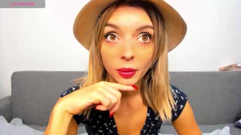 Snapshot of ellen_flow chatting on 10/28/25, 09:50 ellen_flow online show from 10/28/25, 09:50