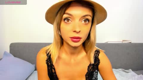 Snapshot of ellen_flow chatting on 10/29/25, 08:54 ellen_flow online show from 10/29/25, 08:54