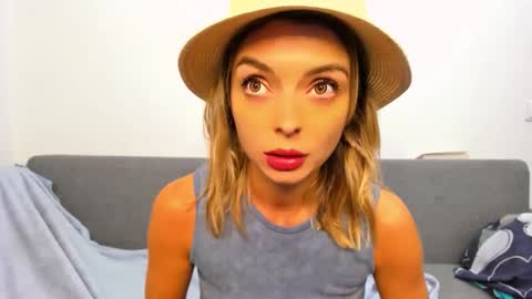 Snapshot of ellen_flow chatting on 11/06/25, 09:37 ellen_flow online show from 11/06/25, 09:37