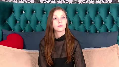 Snapshot of ellenbush chatting on 10/10/25, 07:07 EllenBush online show from 10/10/25, 07:07
