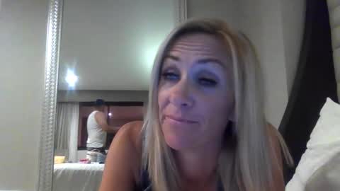 ElleNV online show from 09/30/25, 08:52