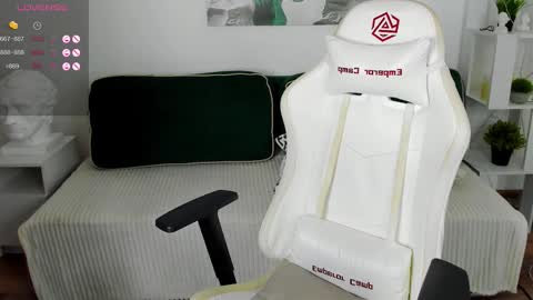 Snapshot of elli_anderson chatting on 11/29/25, 02:25 elli_anderson online show from 11/29/25, 02:25