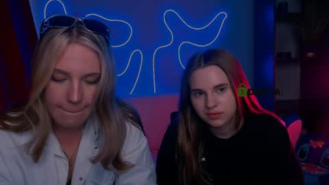 Snapshot of elli_ashley chatting on 04/15/26, 02:02 Ashley online show from 04/15/26, 02:02