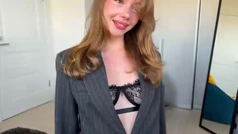 Snapshot of elli_harmon chatting on 09/17/25, 01:02 Ellie  --- Ill see you either on Friday or Saturday and definitely on Sunday  online show from 09/17/25, 01:02