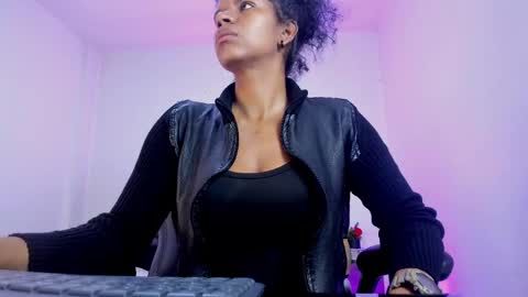  Ellie   online show from 10/13/25, 01:55