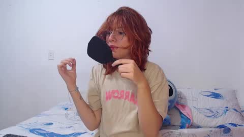 Snapshot of ellie_andy19 chatting on 02/05/25, 04:27 kev  dani online show from 02/05/25, 04:27