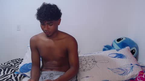 Snapshot of ellie_andy19 chatting on 02/10/25, 03:35 kev  dani online show from 02/10/25, 03:35