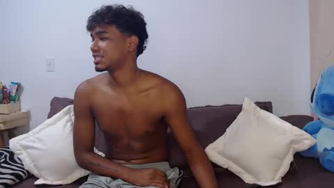 Snapshot of ellie_andy19 chatting on 02/17/25, 03:15 kev  dani online show from 02/17/25, 03:15