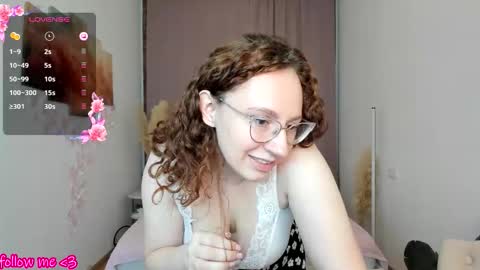 Snapshot of ellie_coy_ chatting on 10/04/25, 07:28 Ellie online show from 10/04/25, 07:28