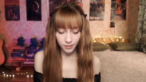 ellie_friendly online show from 12/18/24, 12:43