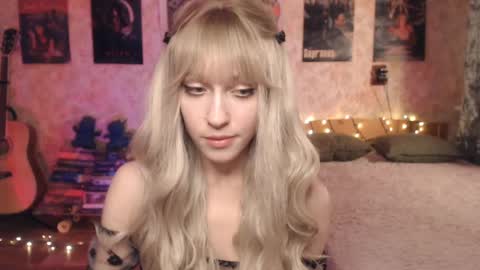 ellie_friendly online show from 01/16/25, 12:09