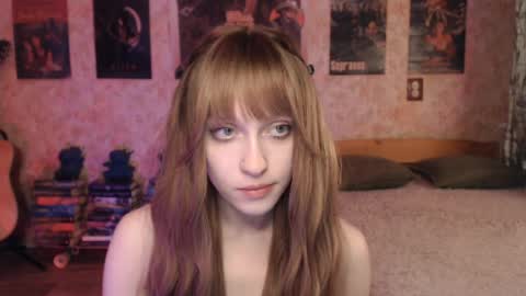 ellie_friendly online show from 04/10/26, 02:22