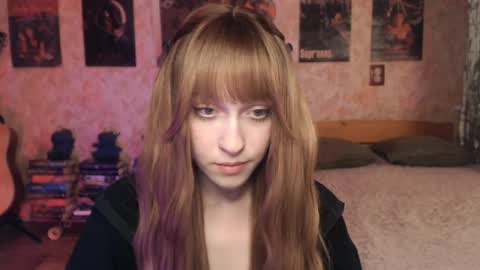 ellie_friendly online show from 04/15/26, 12:23