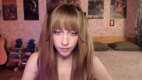 Snapshot of ellie_friendly chatting on 06/15/26, 02:30 ellie_friendly online show from 06/15/26, 02:30