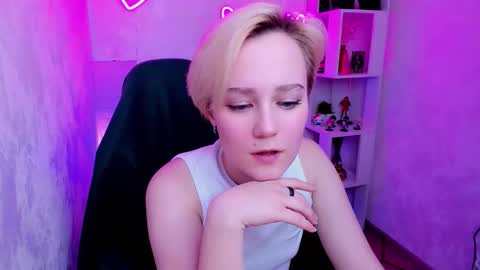 Ellie online show from 12/04/25, 08:23