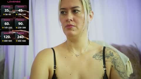 Snapshot of ellie_ramos chatting on 02/06/26, 01:03 Ellie Ramos online show from 02/06/26, 01:03