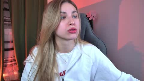 elliecutes online show from 04/28/26, 05:45