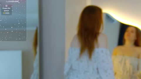 EllieLarson online show from 11/09/25, 05:11