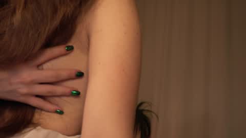 Snapshot of elliephant_ chatting on 12/13/24, 01:55 just Emily online show from 12/13/24, 01:55