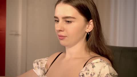 Snapshot of elliephant_ chatting on 12/15/24, 11:23 just Emily online show from 12/15/24, 11:23