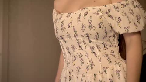 Snapshot of elliephant_ chatting on 12/15/24, 02:27 just Emily online show from 12/15/24, 02:27