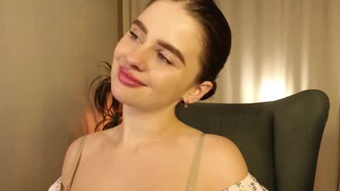 Snapshot of elliephant_ chatting on 12/25/24, 06:52 just Emily online show from 12/25/24, 06:52