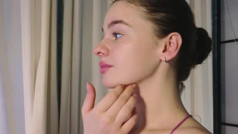 Snapshot of elliephant_ chatting on 12/29/24, 06:49 just Emily online show from 12/29/24, 06:49