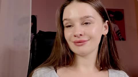 Snapshot of elliephant_ chatting on 01/03/25, 06:35 just Emily online show from 01/03/25, 06:35